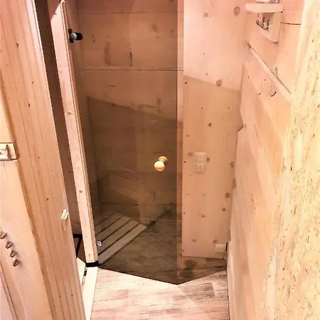 Premium W Domu Zasypane Z Sauna By Renters Prestige